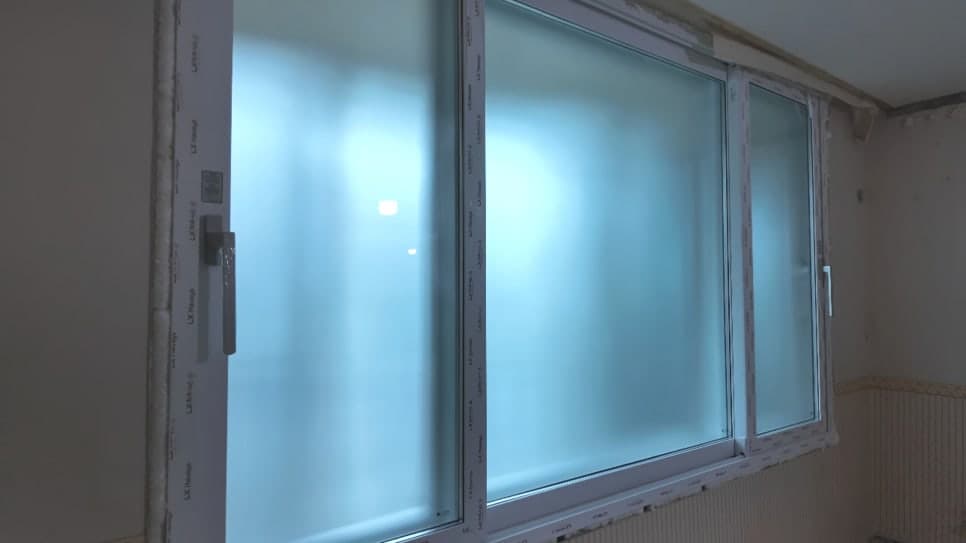 주방 LX 뷰프레임 미스트유리 시공