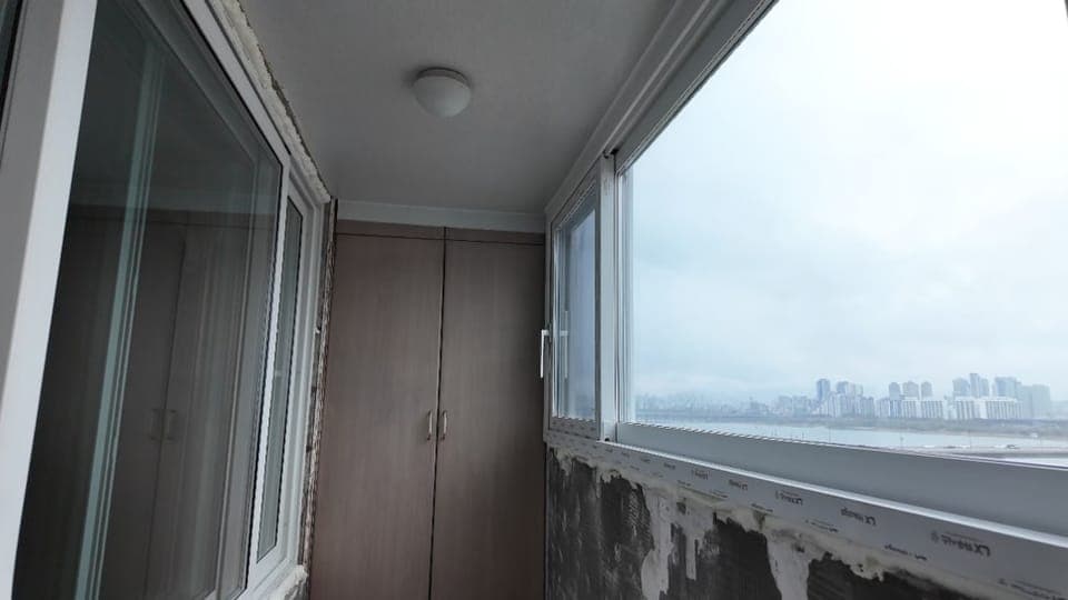 안방 앞 발코니 광진구 LX창호 뷰프레임 140 단창