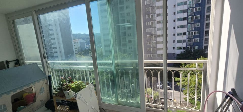 경기 광주 오포베르빌 35평 샷시 교체 — 시공 전 거실 발코니