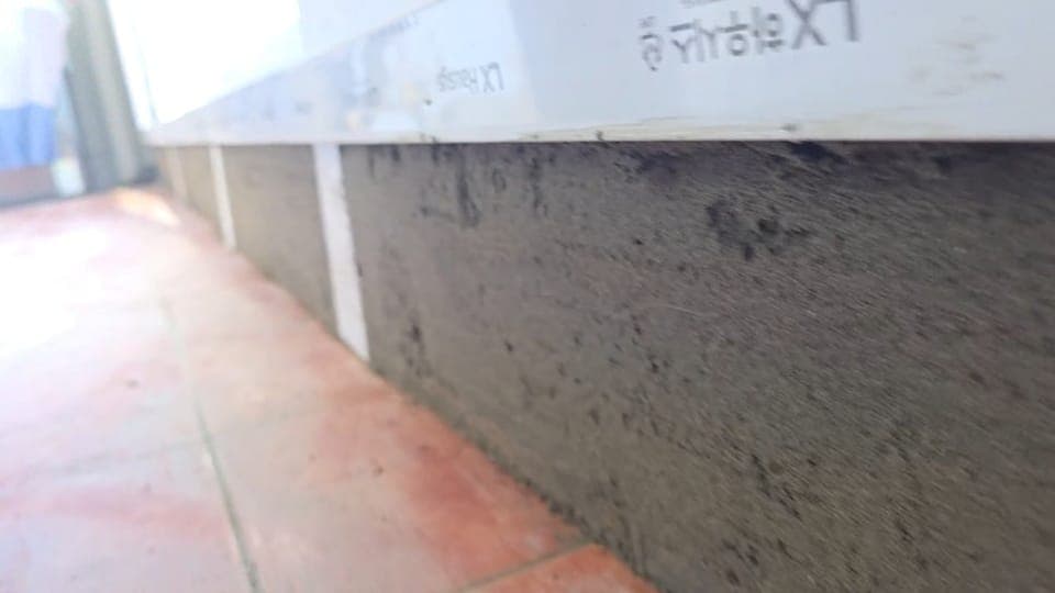 거실 발코니 — LX 뷰프레임 140 단창 하부 몰탈 사춤