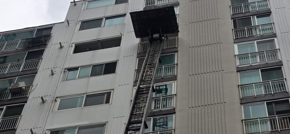 마포 중동 계룡 아파트 거주 중 창호 교체 현장