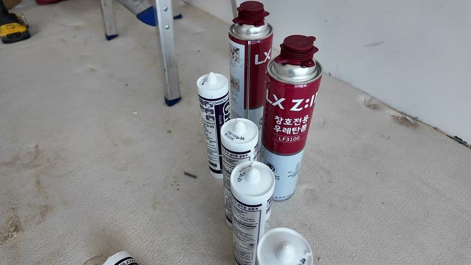 성수동 서울숲힐스테이트 35평 덧창 샷시 시공 — 현장에 준비한 LX Z:IN 창호 전용 우레탄폼과 실리콘