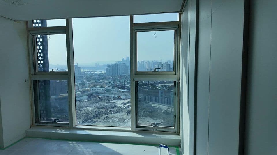 성수동 서울숲힐스테이트 35평 덧창 샷시 시공 — 시공 전 안방